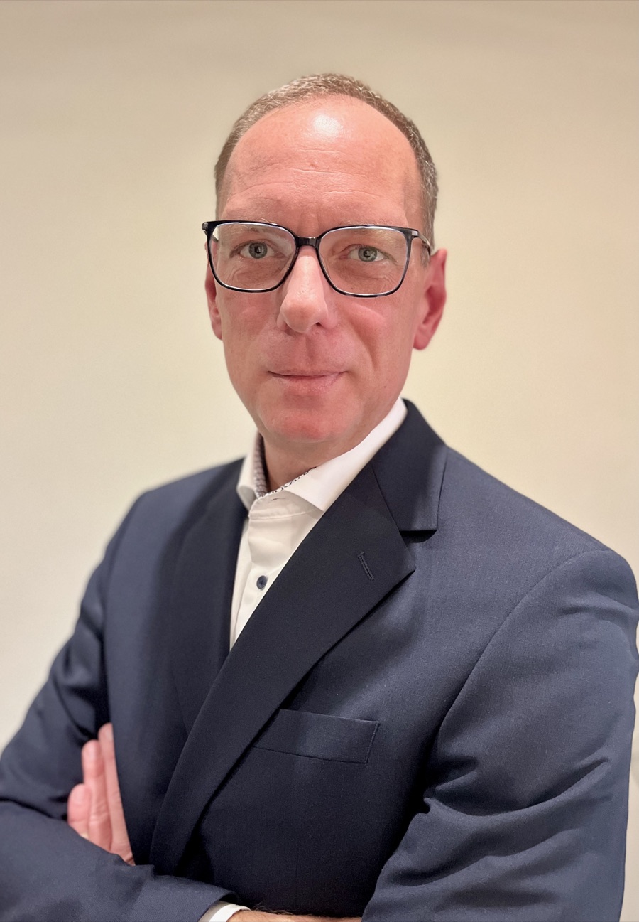 Portrait of Matthias Merz, founder of LogistiXpert